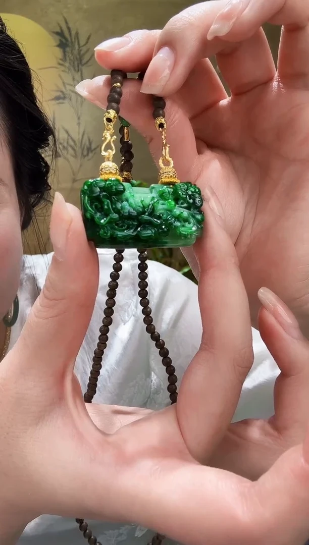 颈饰未镶嵌翡翠吊坠