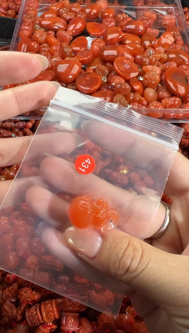 南红玛瑙未镶嵌颈饰1