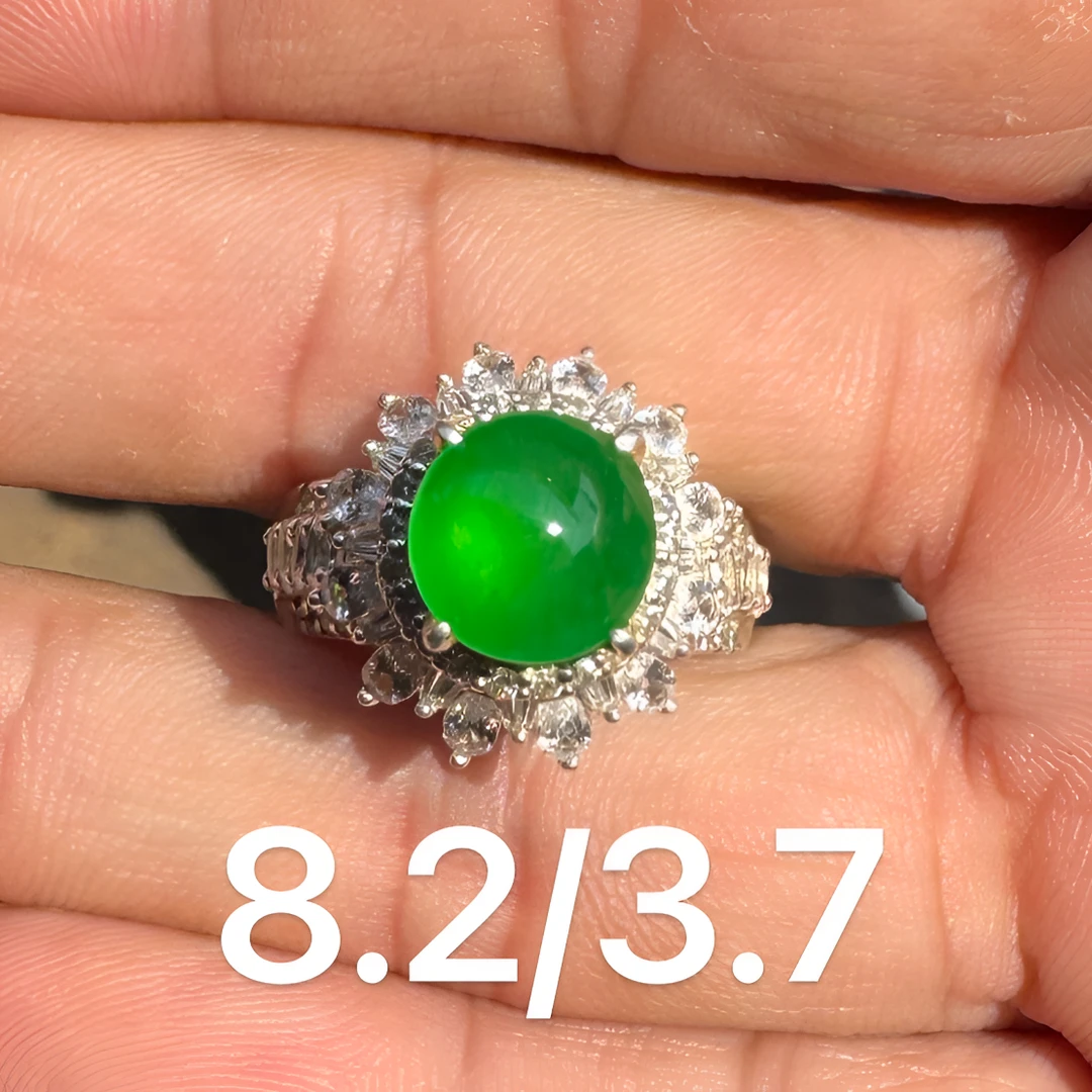 0218(小哪吒在源头)冰种翡翠木那阳绿戒面干净饱满荧光足M1200