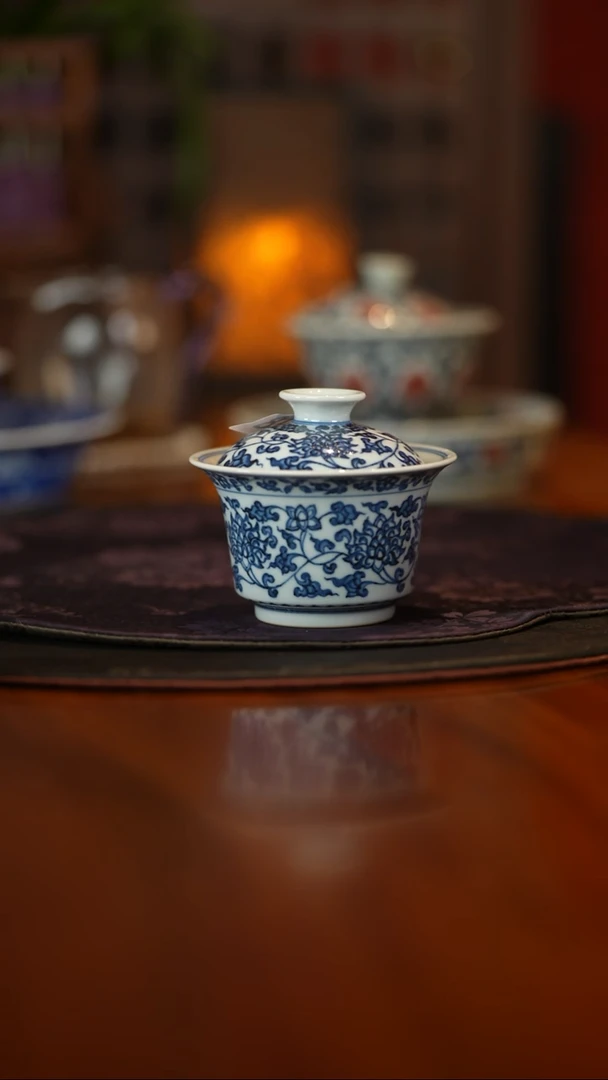 408缠枝莲马蹄盖碗
