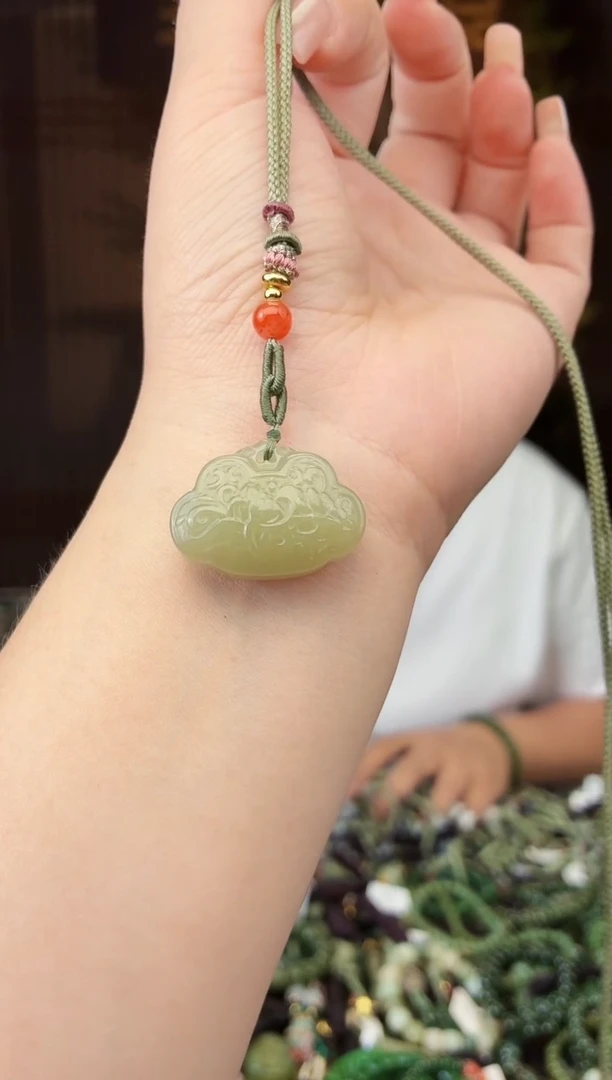 和田玉未镶嵌颈饰拍一发一