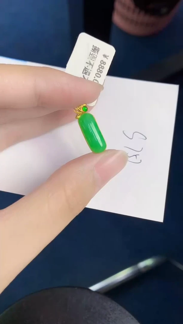 翡翠18K金镶嵌颈饰天然翡翠緬甸A貨