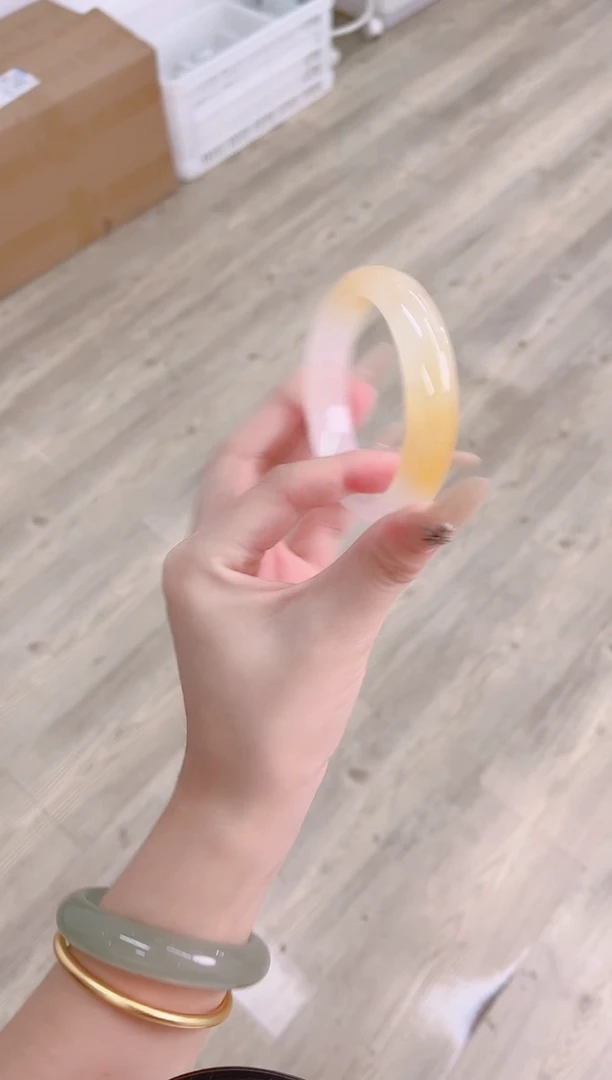 未镶嵌手镯石英质玉66-56黄