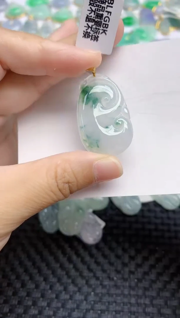 翡翠18K金镶嵌颈饰天然A货翡翠
