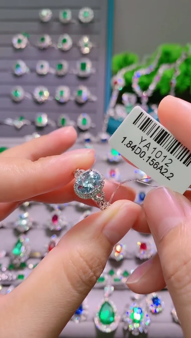 海蓝宝石戒指18K金镶嵌.