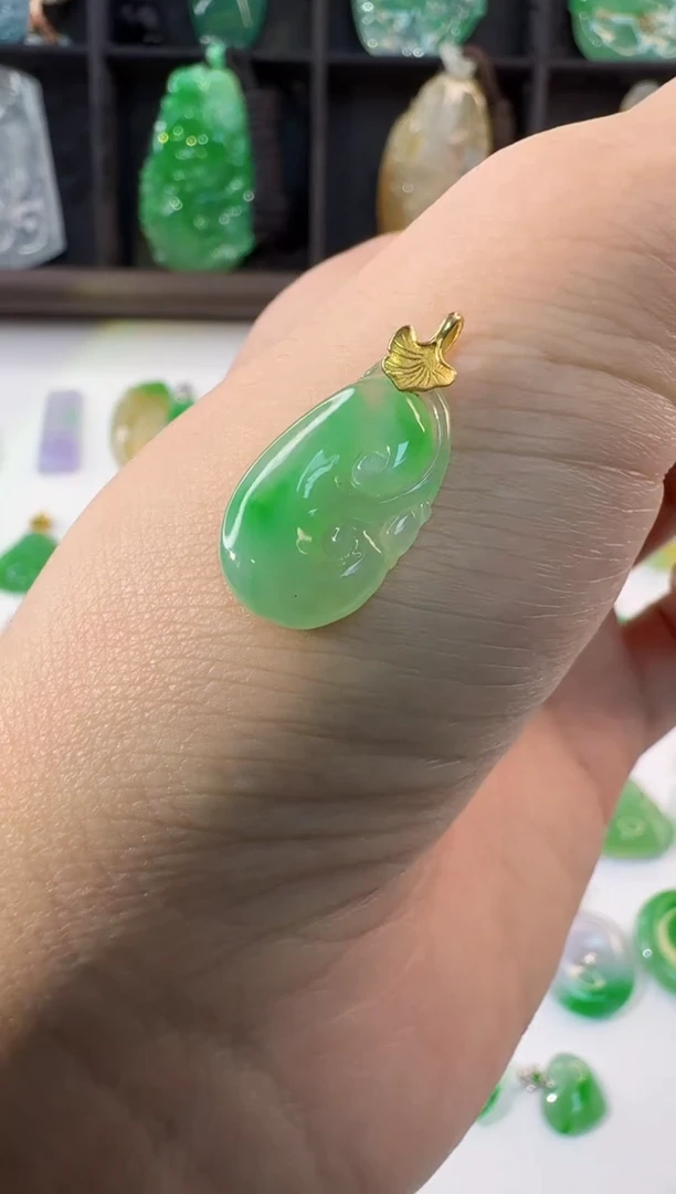 颈饰18K金镶嵌翡翠缅甸A货翡翠