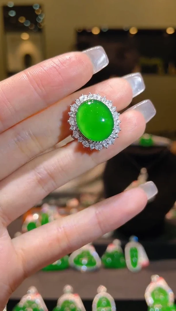 【闪购商品】翡翠吊坠(赠链)18K金镶嵌A75