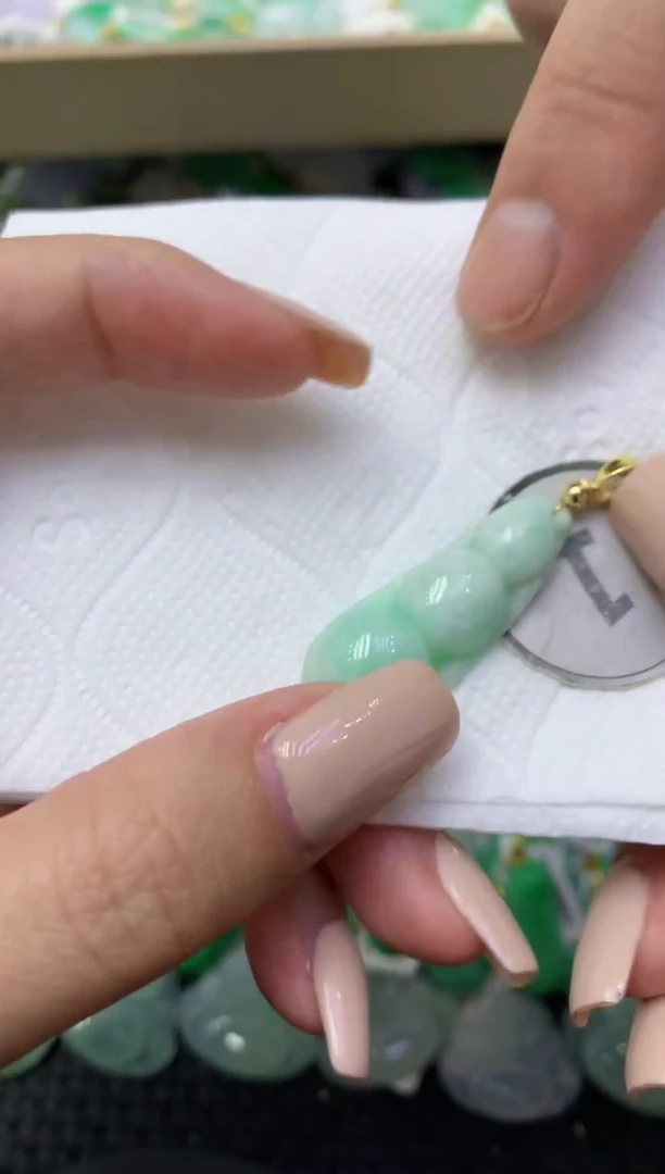 颈饰未镶嵌翡翠天然缅甸翡翠A货