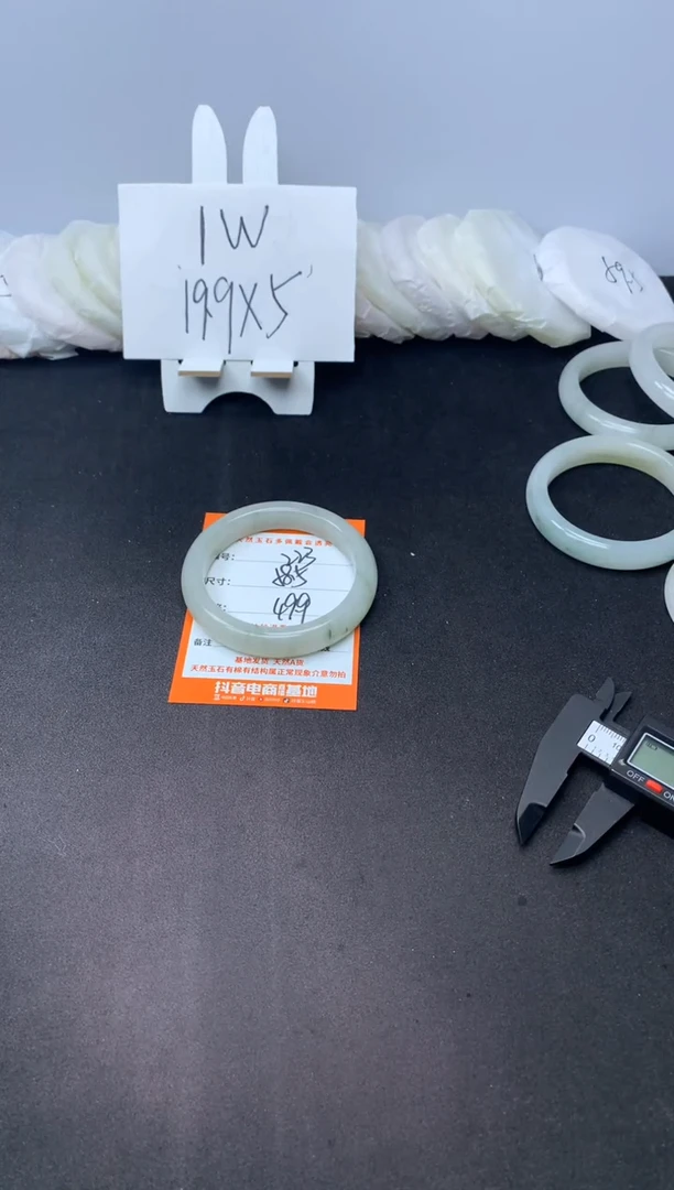 【闪购商品】石英质玉手镯未镶嵌223---58.5