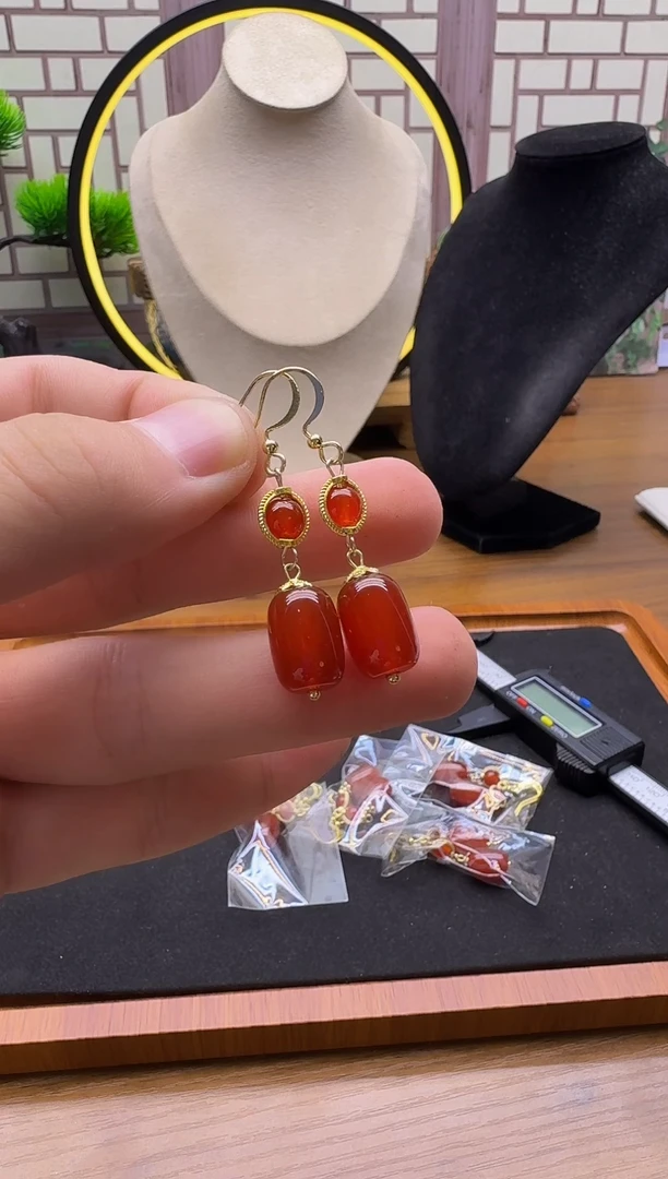 14K金镶嵌南红玛瑙耳饰E160