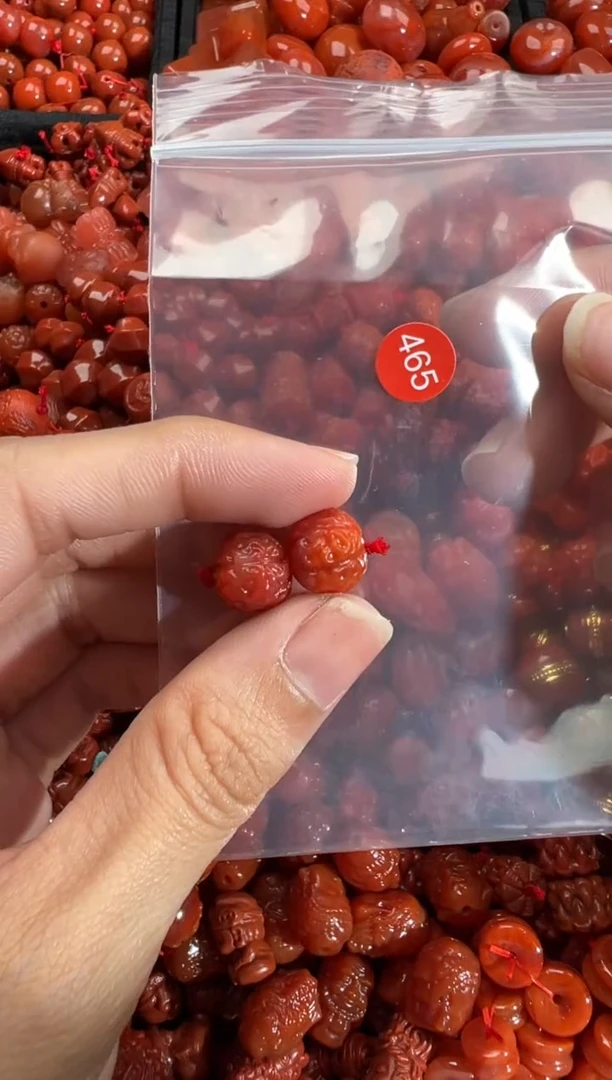南红玛瑙未镶嵌颈饰1