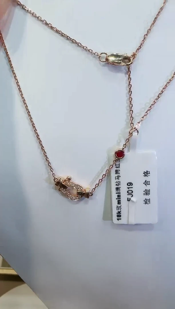 项链18K金镶嵌钻石马蹄项链