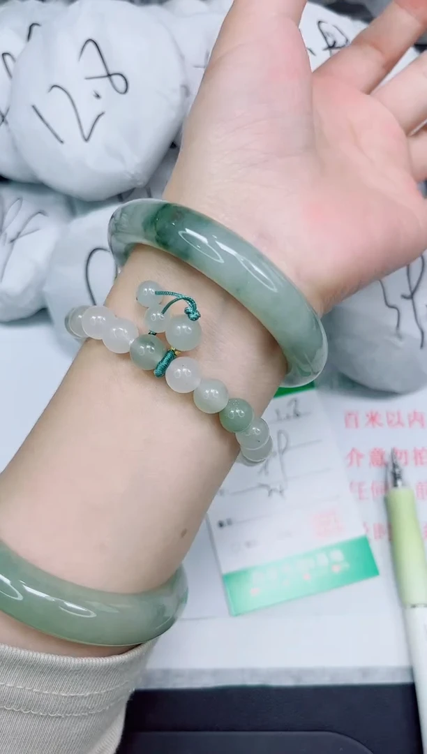 石英质玉手镯未镶嵌118-54