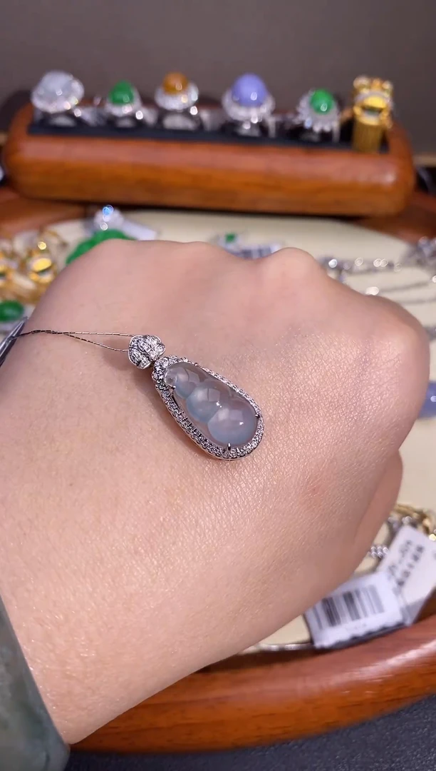 【闪购商品】翡翠颈饰18K金镶嵌吊坠