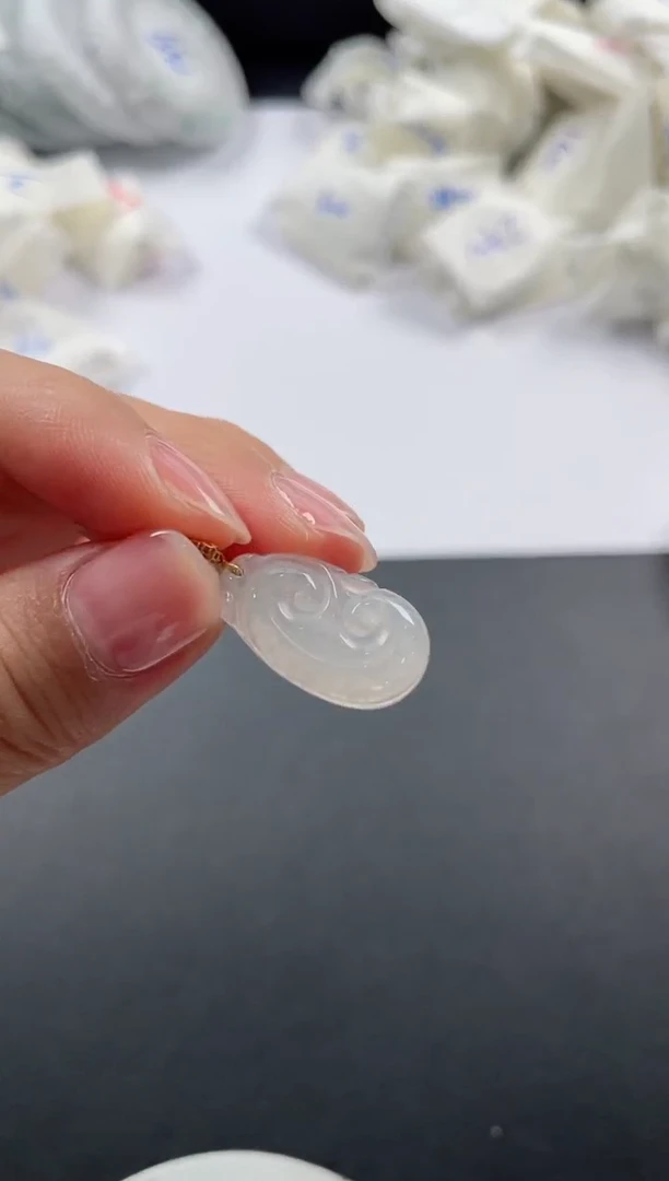 翡翠未镶嵌颈饰0601