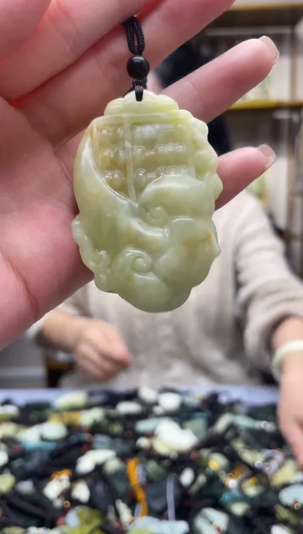 未镶嵌岫玉吊坠·