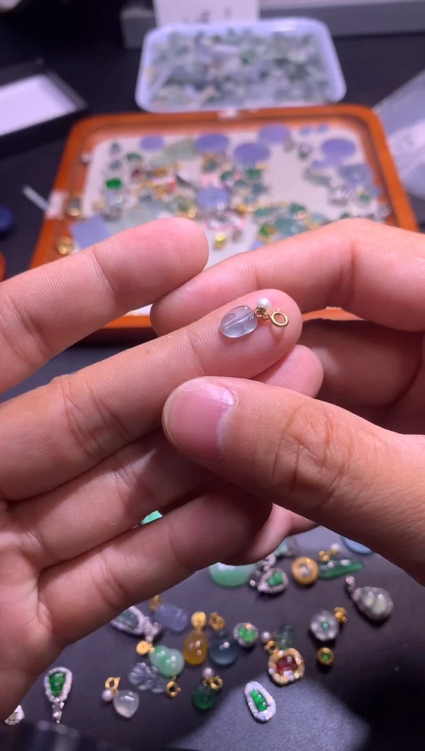 翡翠18K金镶嵌吊坠(不含链)1