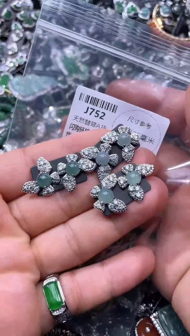 【闪购商品】翡翠颈饰未镶嵌J752耳钉 多样性发其一