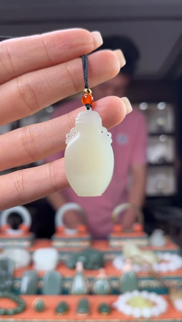 和田玉未镶嵌颈饰1