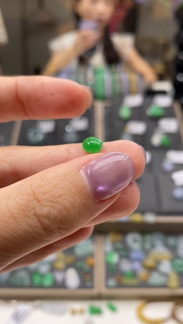 颈饰未镶嵌翡翠蛋面