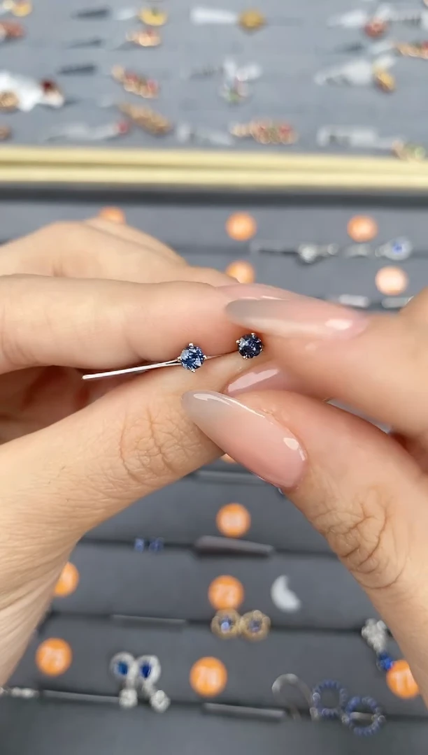 【闪购商品】蓝宝石耳钉18K金镶嵌耳钉