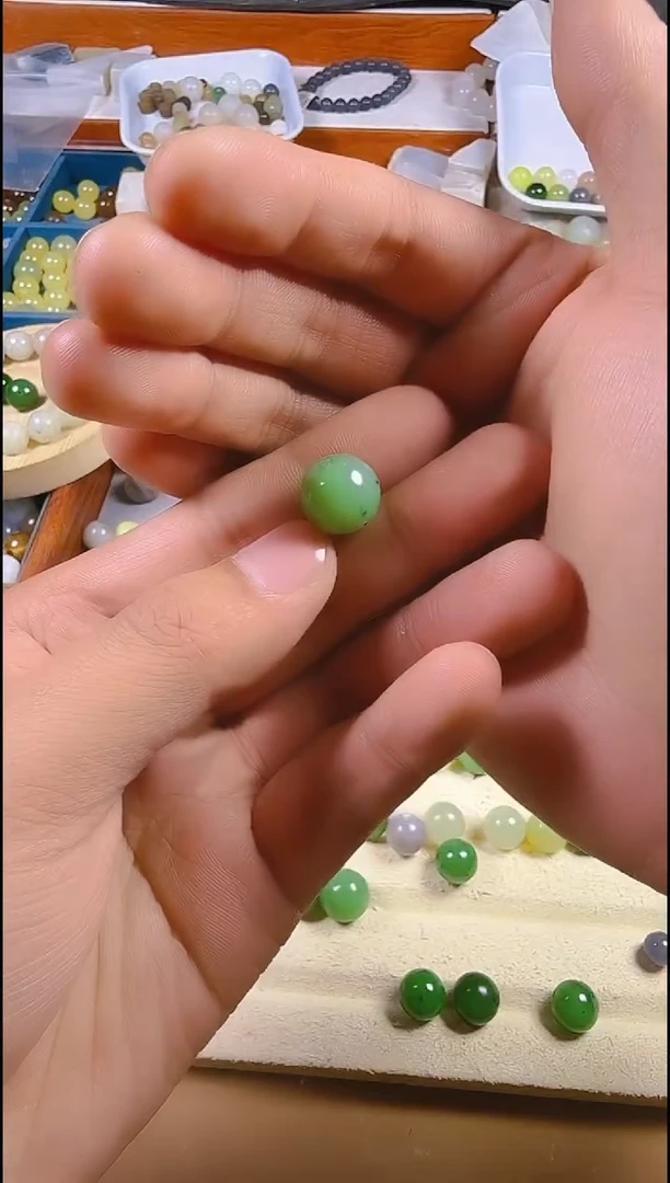 未镶嵌手链和田玉卡14俄罗斯碧玉散珠有黑点