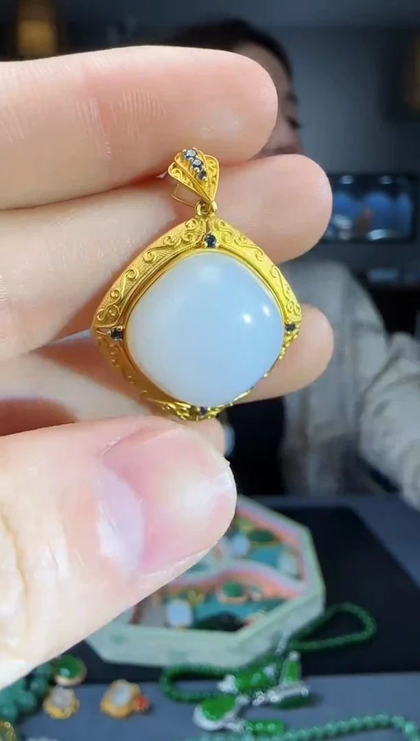【闪购商品】和田玉吊坠(不含链)18K金镶嵌1