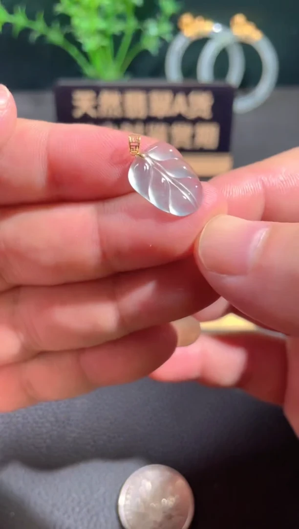 翡翠18K金镶嵌颈饰翡翠