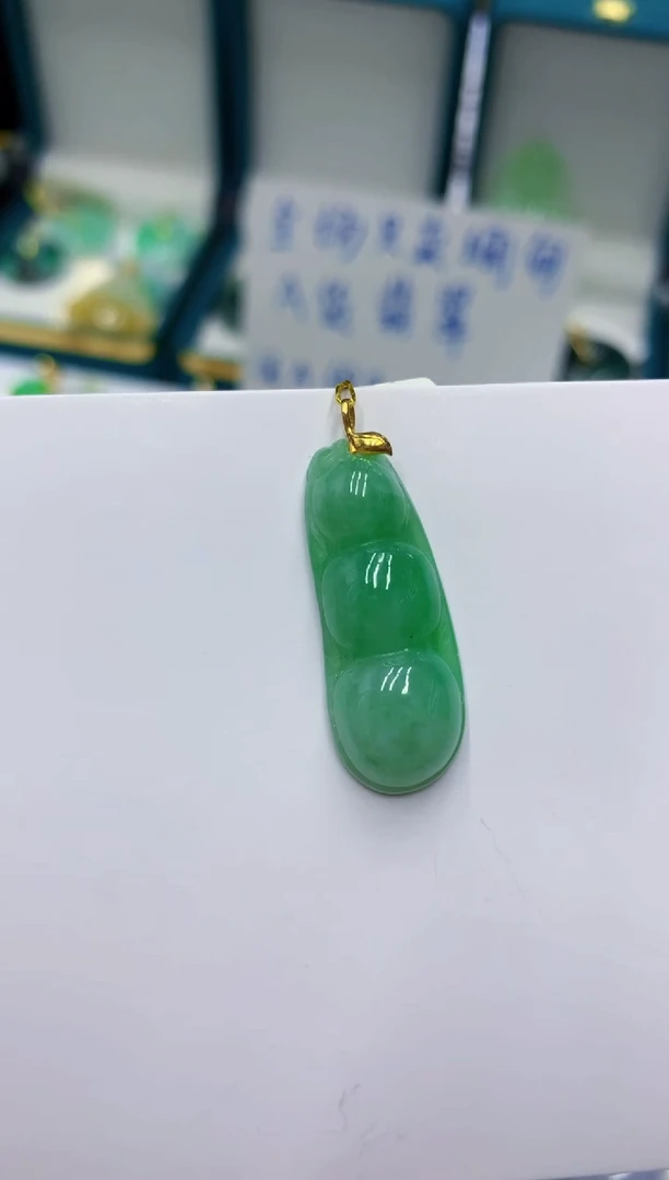 颈饰18K金镶嵌翡翠1111