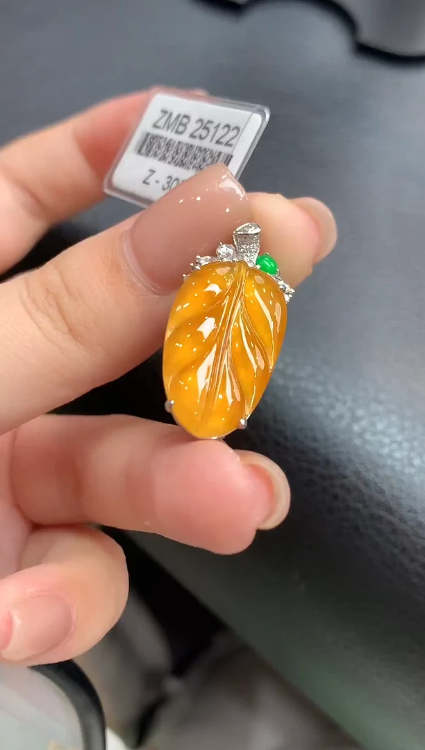 颈饰18K金镶嵌翡翠77-吊坠