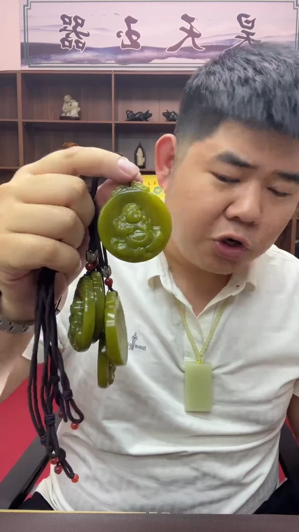 岫玉未镶嵌吊坠佛公吊坠拍一发一