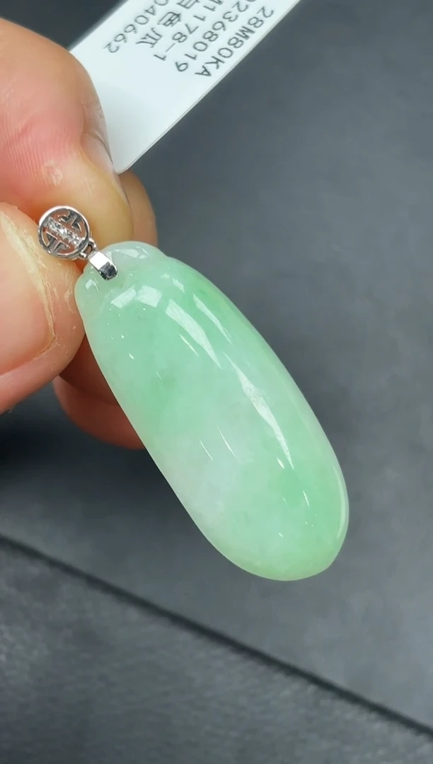 18K金镶嵌挂件翡翠福瓜