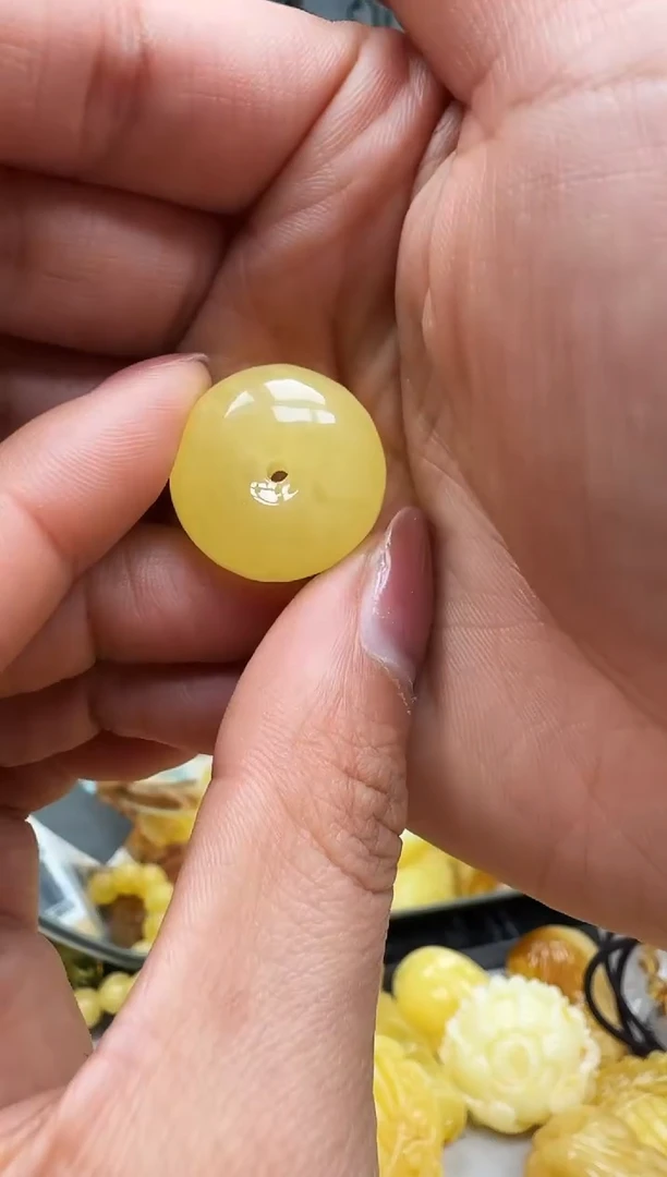 【闪购商品】琥珀裸石未镶嵌扣子