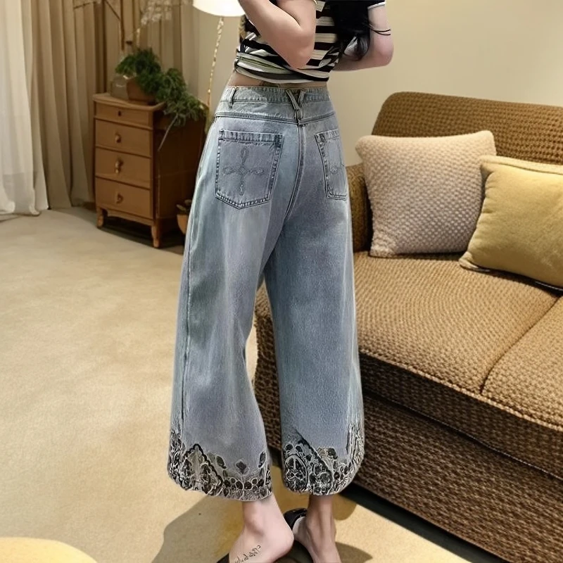 杜拉妮新中式复古刺绣九分牛仔裤女2025夏薄款大码百搭直筒阔腿裤