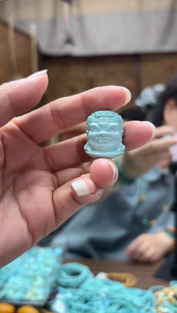 绿松石未镶嵌颈饰发一件  11.86g