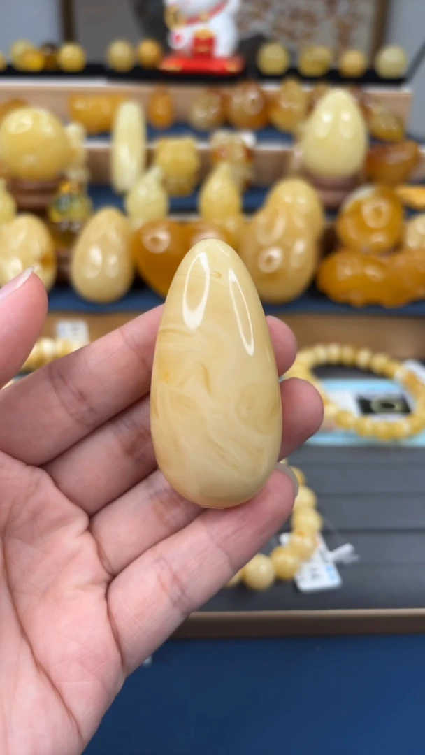 手串琥珀未镶嵌p73俄白花蜡精品吊坠 22.93克