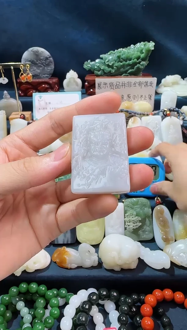 颈饰未镶嵌和田玉人**客吊坠