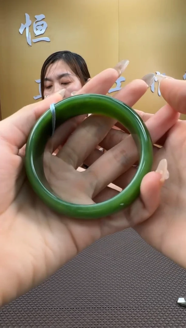 【闪购商品】和田玉手镯未镶嵌58