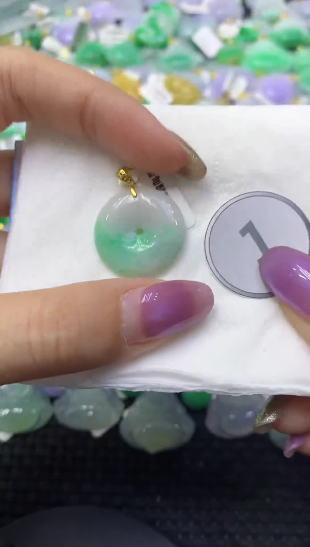 颈饰未镶嵌翡翠天然缅甸翡翠A货