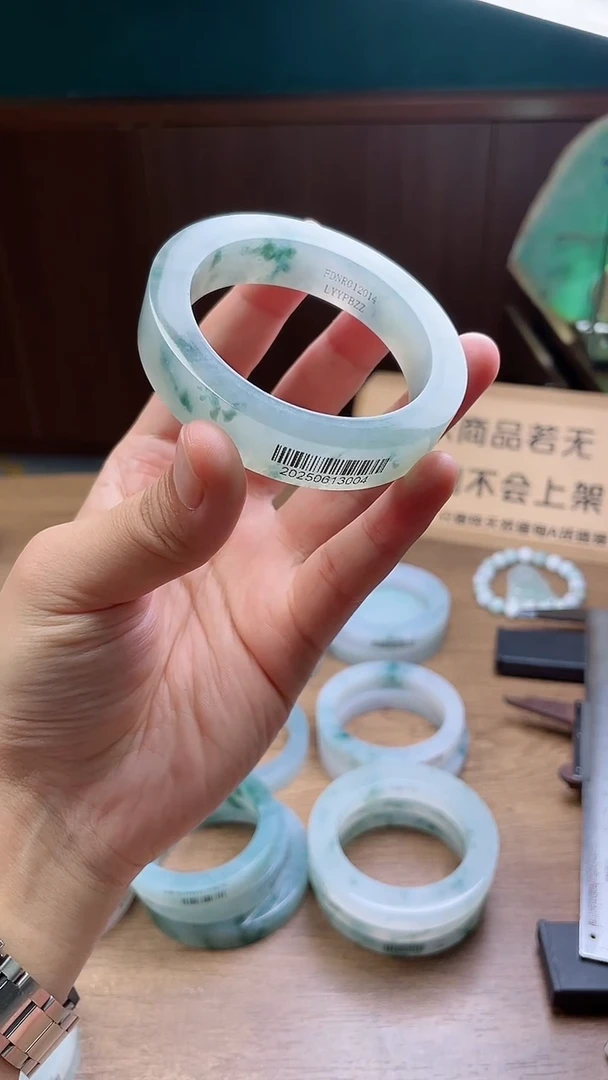 定制翡翠手镯未镶嵌?****˗定制