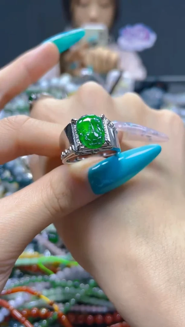 颈饰未镶嵌翡翠/E/翡翠A货，一件也是批发价