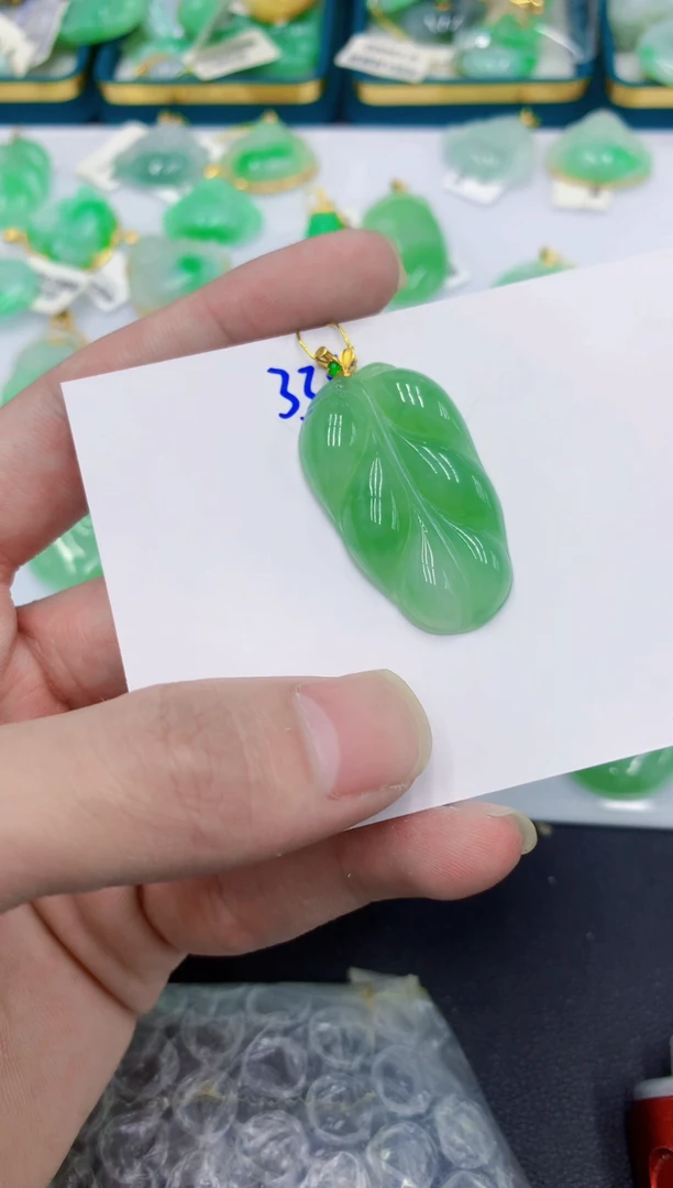 颈饰18K金镶嵌翡翠旸*111111