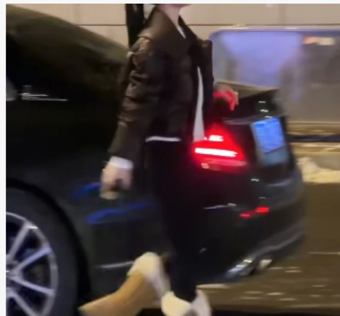 2025冬季时尚潮流百搭精品女装乖z3