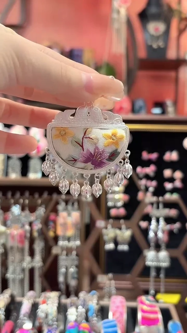 织绣 云织谣民族风精美饰品   52