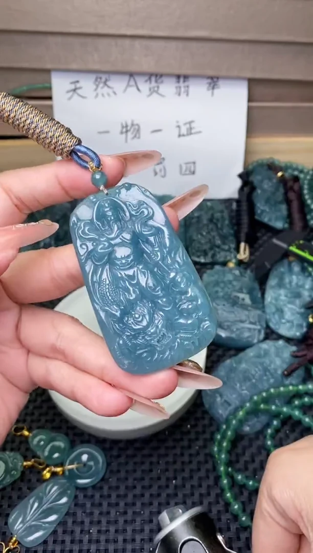 翡翠未镶嵌颈饰