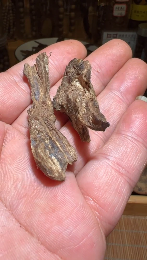 沉香沉香碎屑3.2克左右