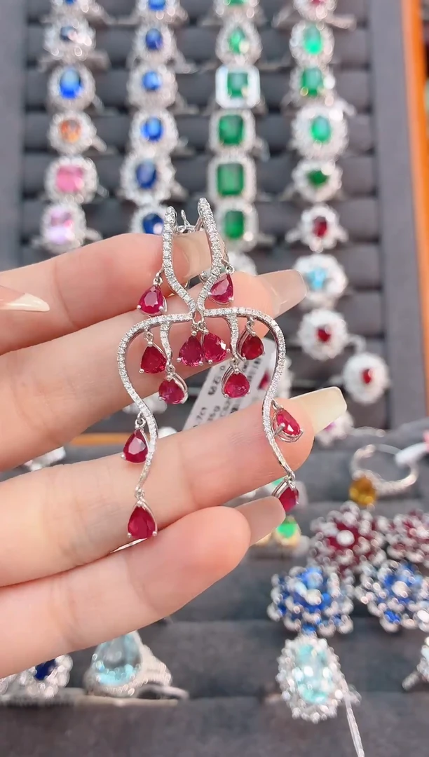 18K金镶嵌耳饰红宝石-