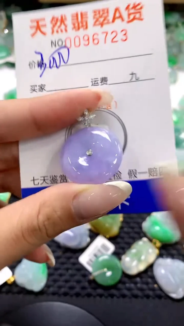 翡翠18K金镶嵌颈饰1111111111111111