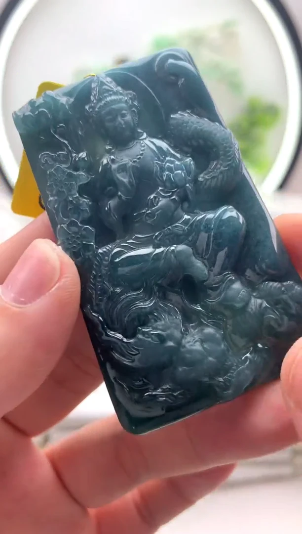 翡翠未镶嵌颈饰大势至