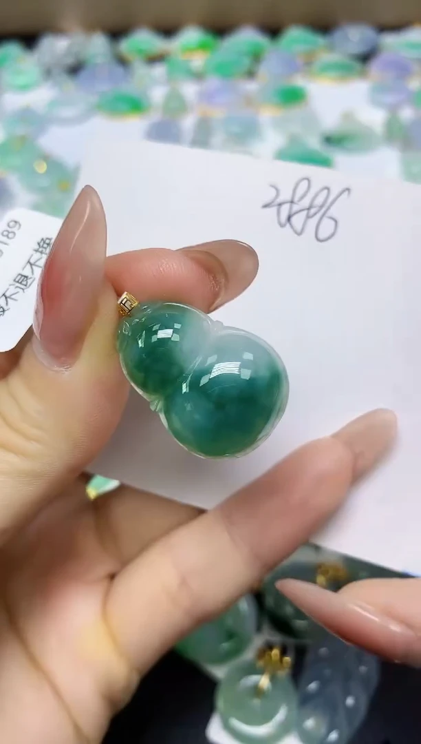 翡翠18K金镶嵌颈饰 天然缅甸翡翠A货